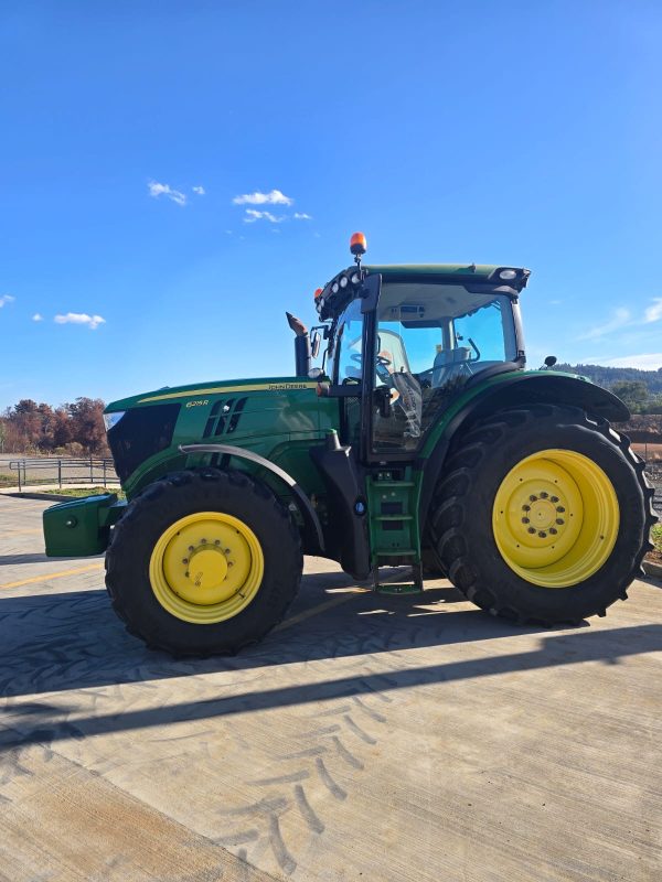 7cd46db9-97aa-4319-ad82-5097d294c31a TRACTOR AGRÍCOLA 6215R