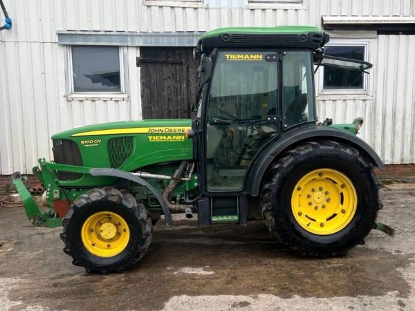 WhatsApp Image 2026-0 TRACTOR AGRÍCOLA 5100GV