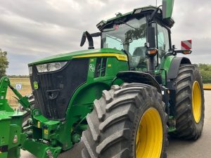 TRACTOR AGRÍCOLA 7R330