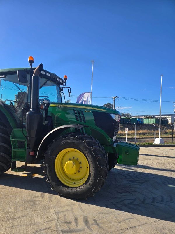 a0c715da-36b1-4485-908f-7ff17960047c TRACTOR AGRÍCOLA 6215R