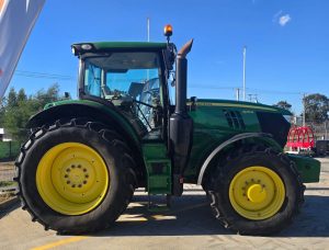 TRACTOR AGRÍCOLA 6215R