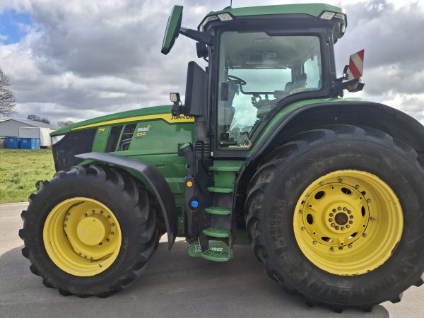 WhatsApp Image 2026-04-10 at 05.41.57 (1) TRACTOR AGRÍCOLA 7R350