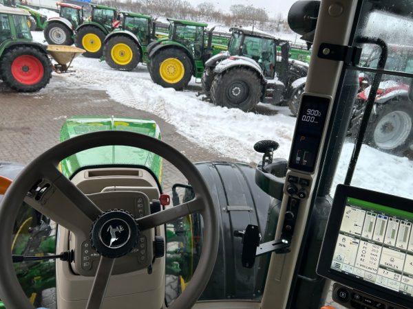 TRACTOR AGRÍCOLA 8370R