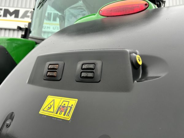 TRACTOR AGRÍCOLA 8370R