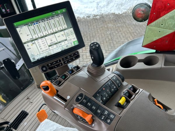 TRACTOR AGRÍCOLA 8370R